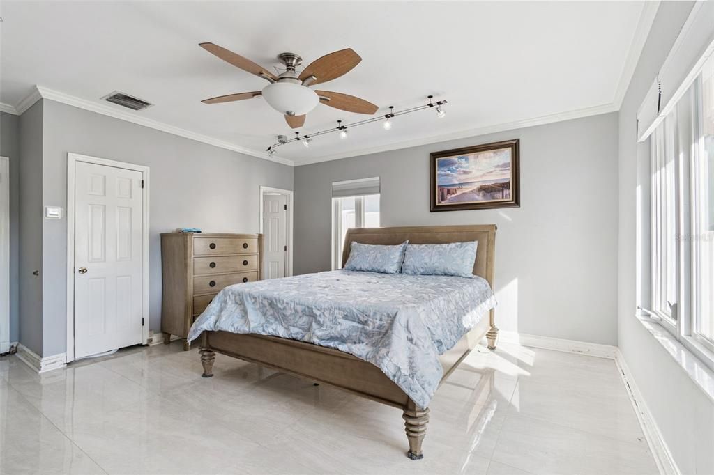 待售: $9,000,000 (6 贝兹, 5 浴室, 6958 平方英尺)