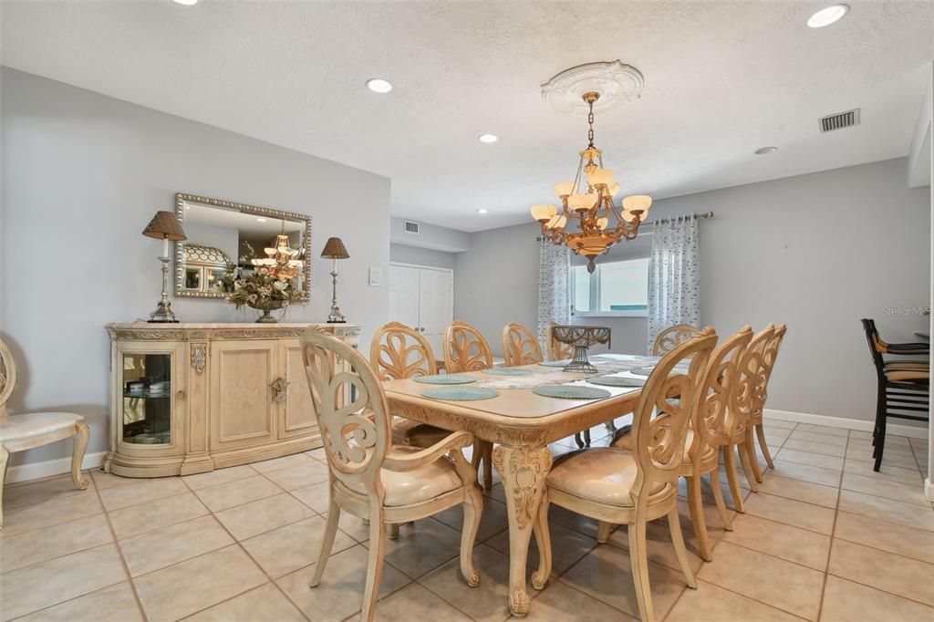 待售: $9,000,000 (6 贝兹, 5 浴室, 6958 平方英尺)