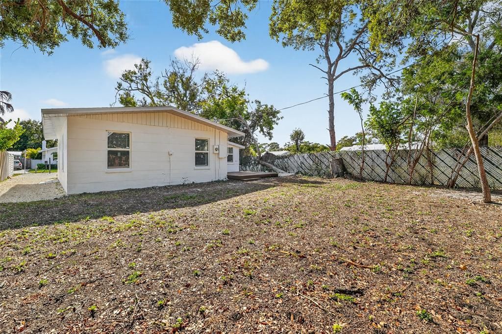 For Sale: $399,900 (2 beds, 1 baths, 974 Square Feet)