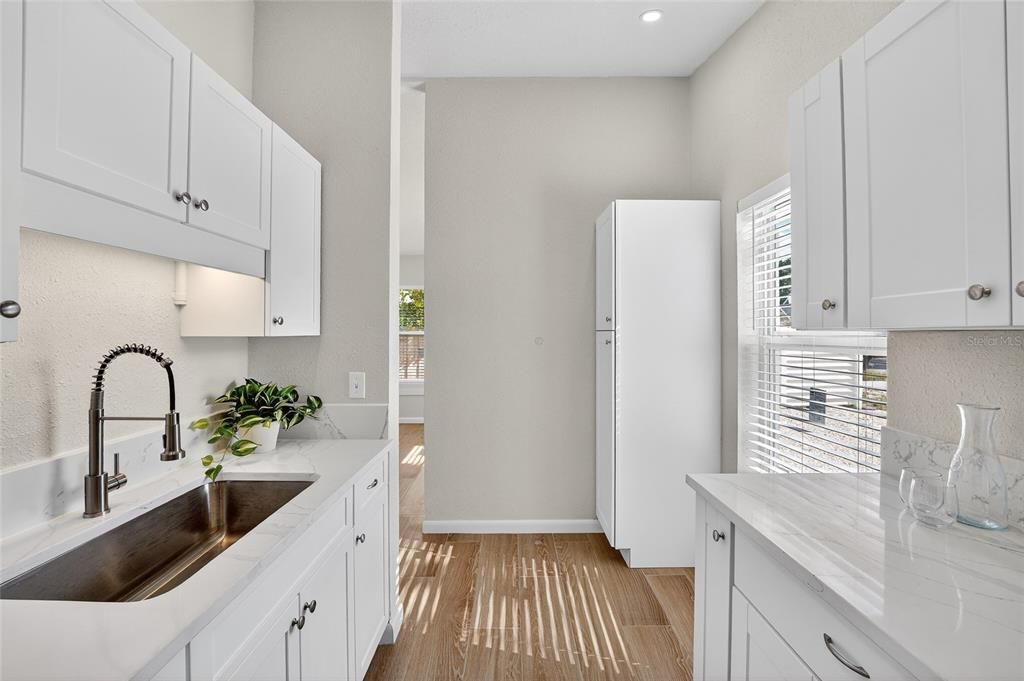 For Sale: $399,900 (2 beds, 1 baths, 974 Square Feet)