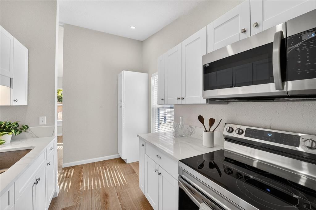 For Sale: $399,900 (2 beds, 1 baths, 974 Square Feet)