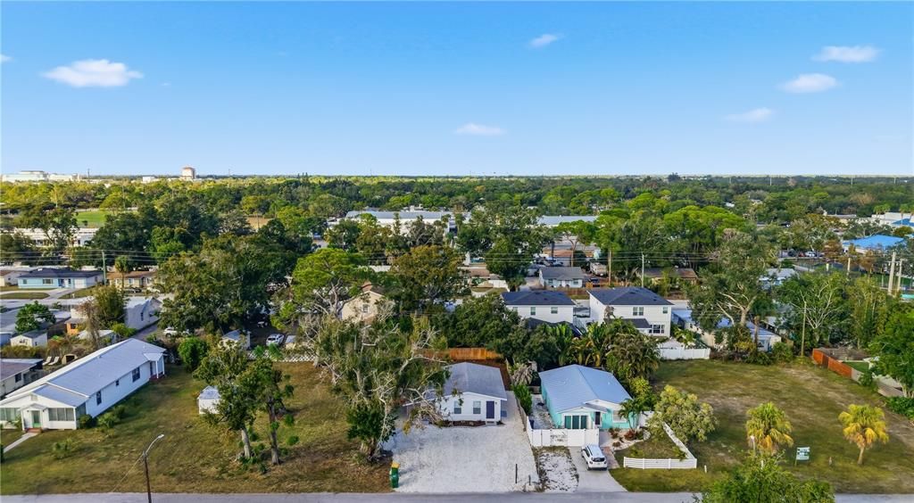 For Sale: $399,900 (2 beds, 1 baths, 974 Square Feet)