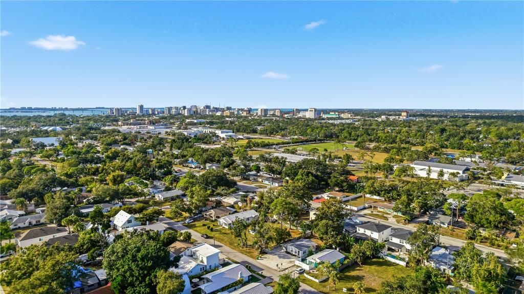 For Sale: $399,900 (2 beds, 1 baths, 974 Square Feet)