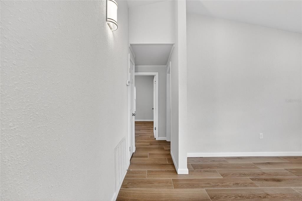 For Sale: $399,900 (2 beds, 1 baths, 974 Square Feet)