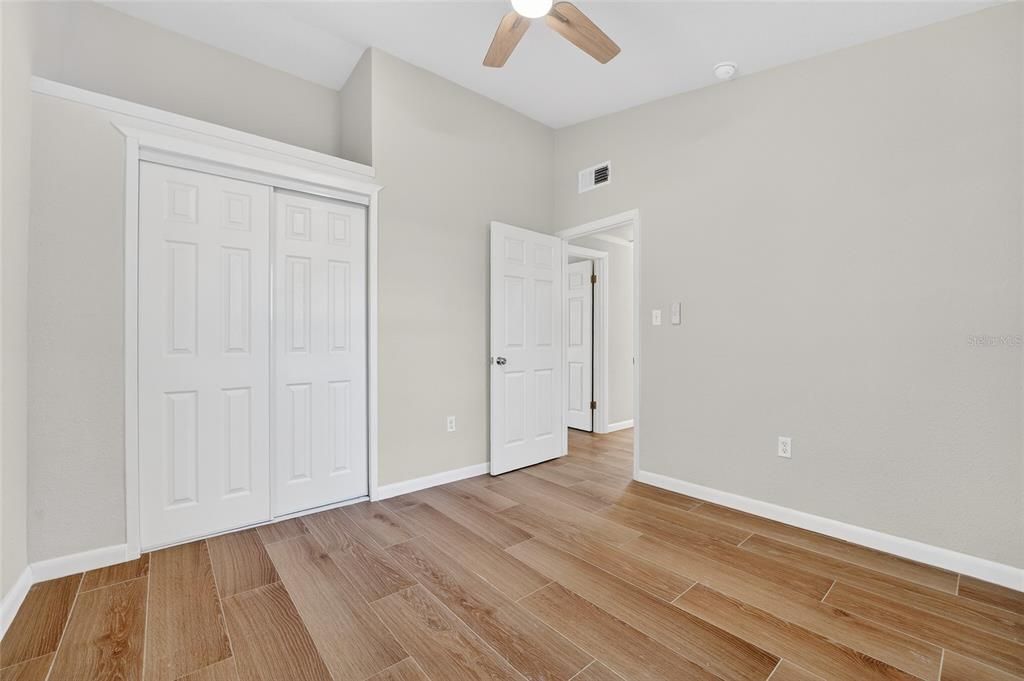 For Sale: $399,900 (2 beds, 1 baths, 974 Square Feet)