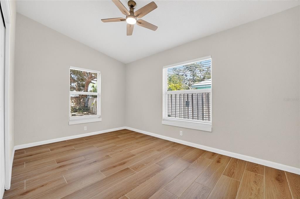 For Sale: $399,900 (2 beds, 1 baths, 974 Square Feet)