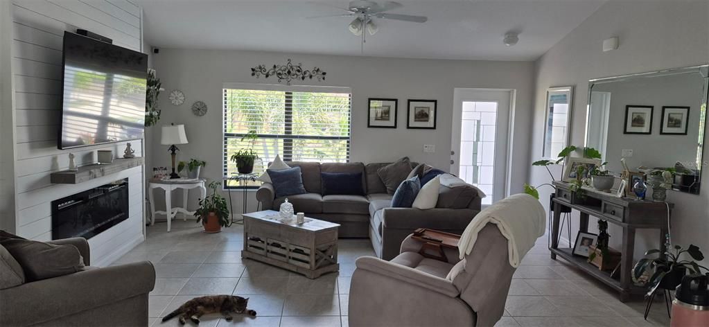 For Sale: $549,999 (4 beds, 2 baths, 1718 Square Feet)