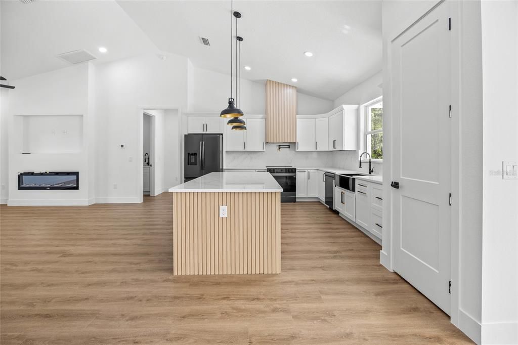 En Venta: $489,900 (4 camas, 2 baños, 2073 Pies cuadrados)