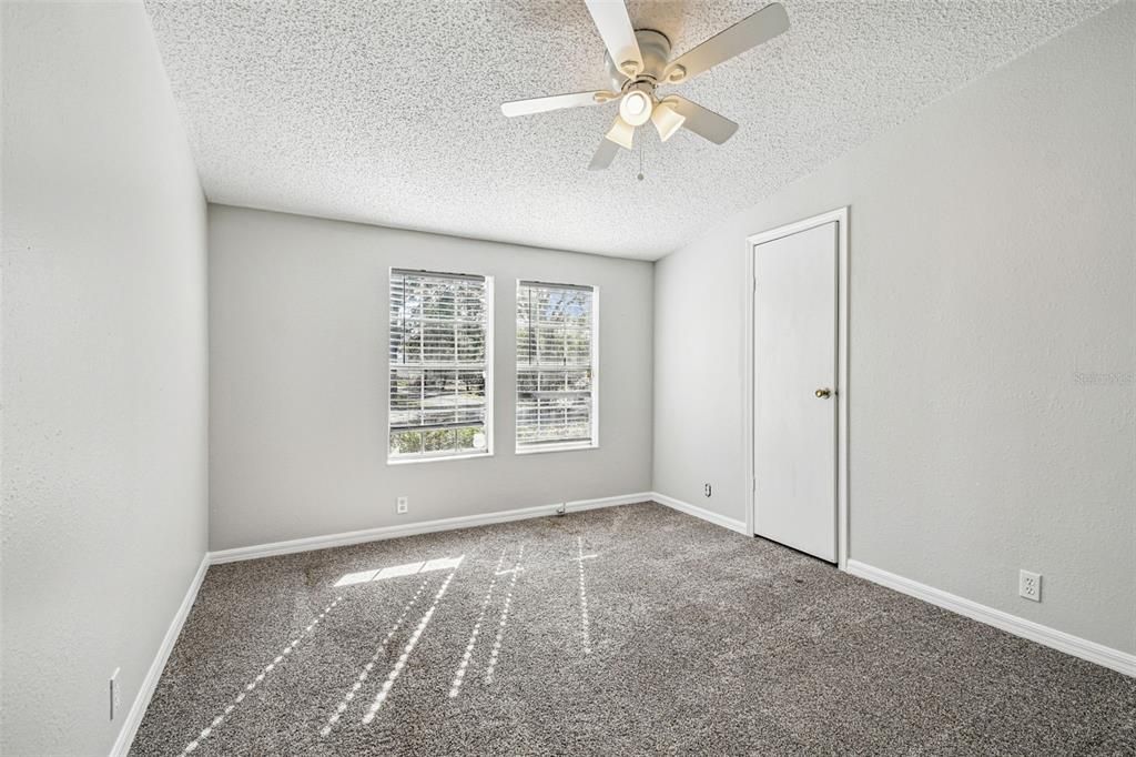 For Sale: $400,000 (4 beds, 2 baths, 1976 Square Feet)