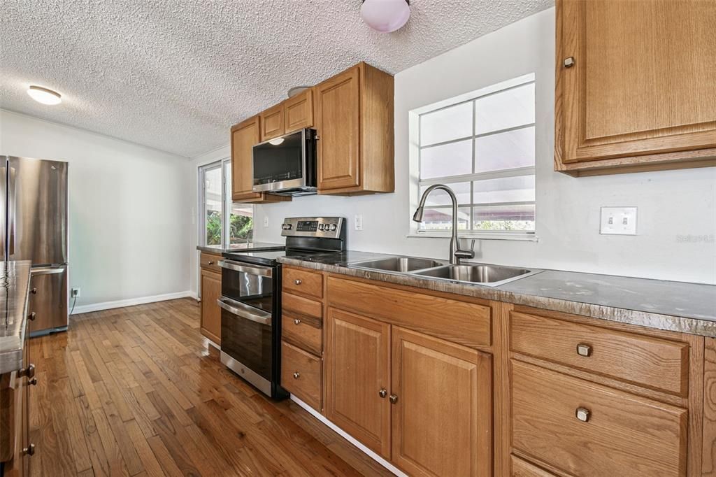 For Sale: $400,000 (4 beds, 2 baths, 1976 Square Feet)