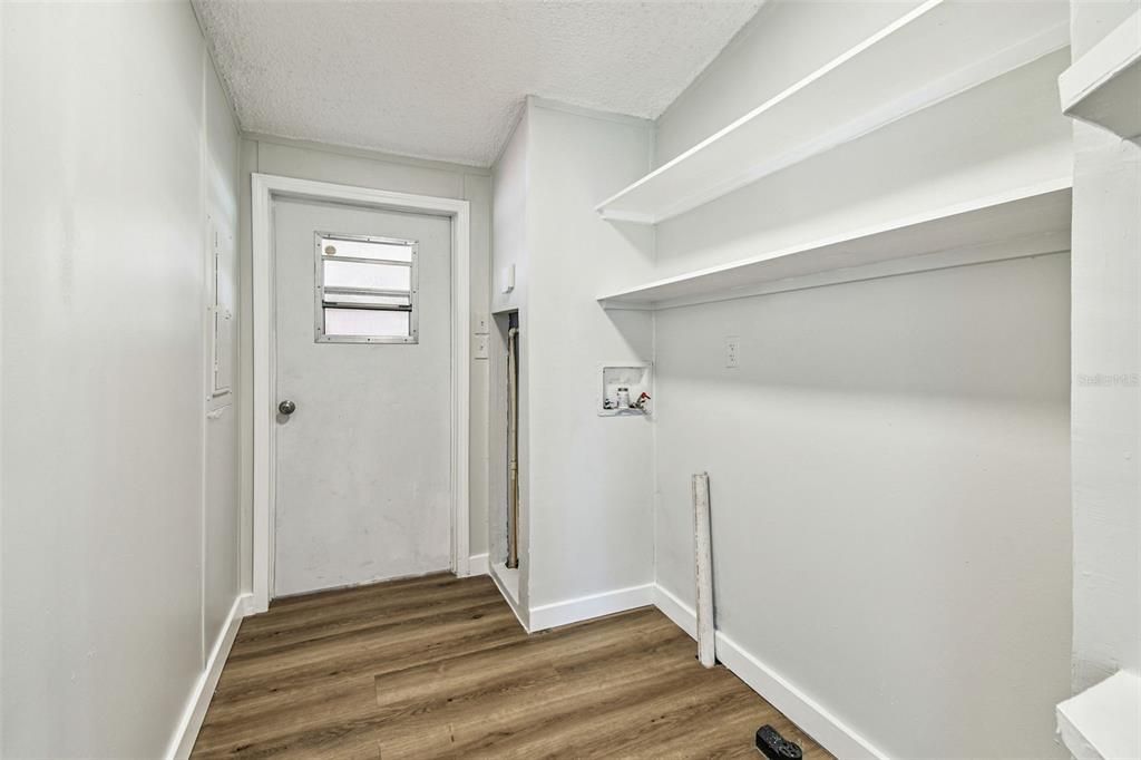 For Sale: $400,000 (4 beds, 2 baths, 1976 Square Feet)