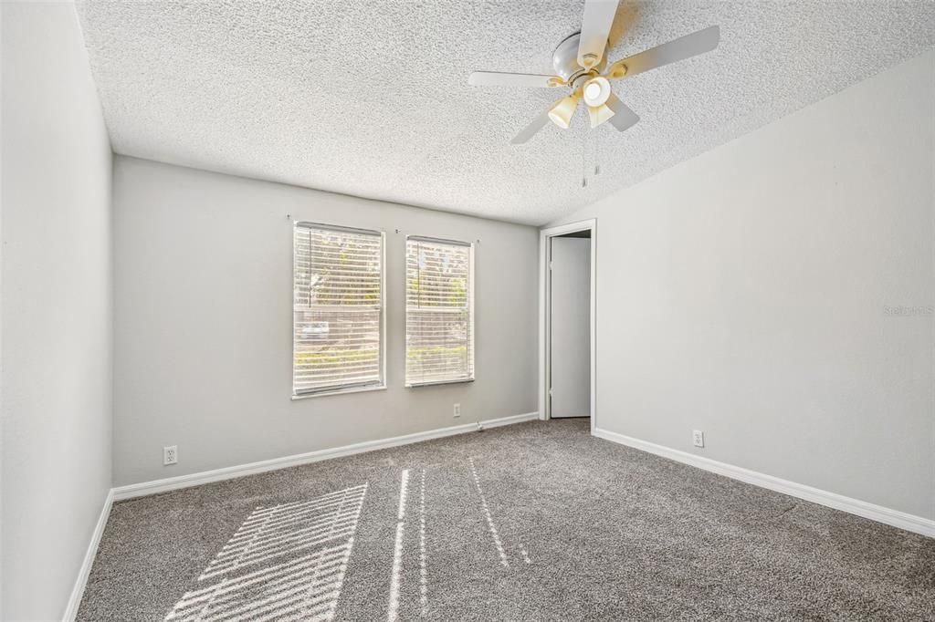 For Sale: $400,000 (4 beds, 2 baths, 1976 Square Feet)