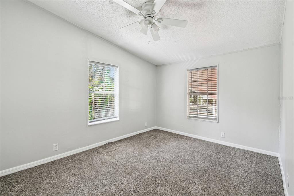 For Sale: $400,000 (4 beds, 2 baths, 1976 Square Feet)