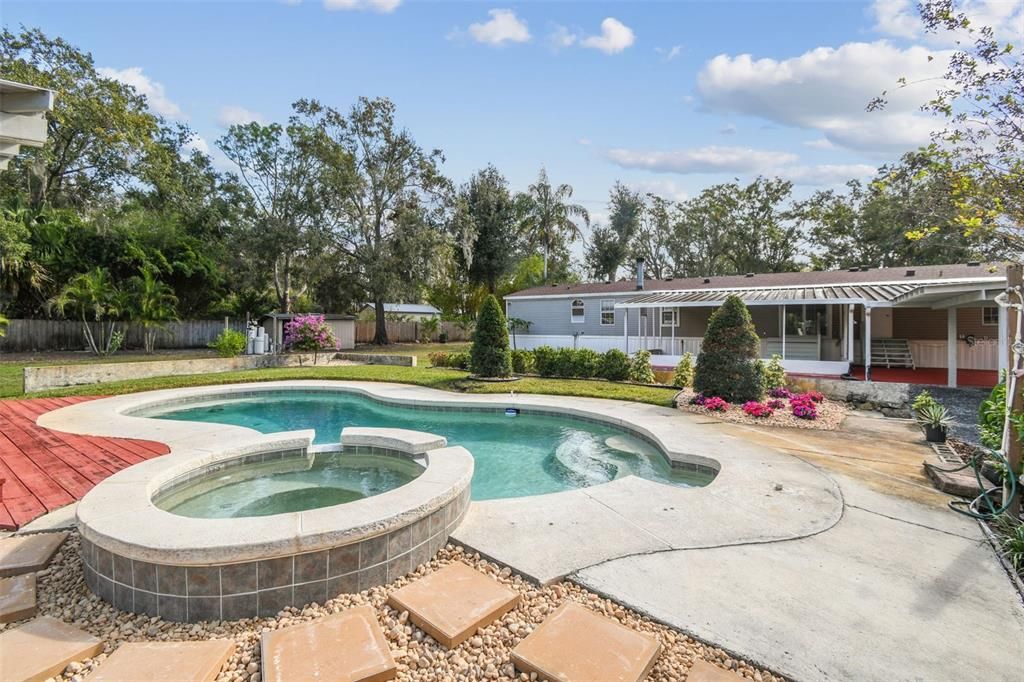 For Sale: $400,000 (4 beds, 2 baths, 1976 Square Feet)