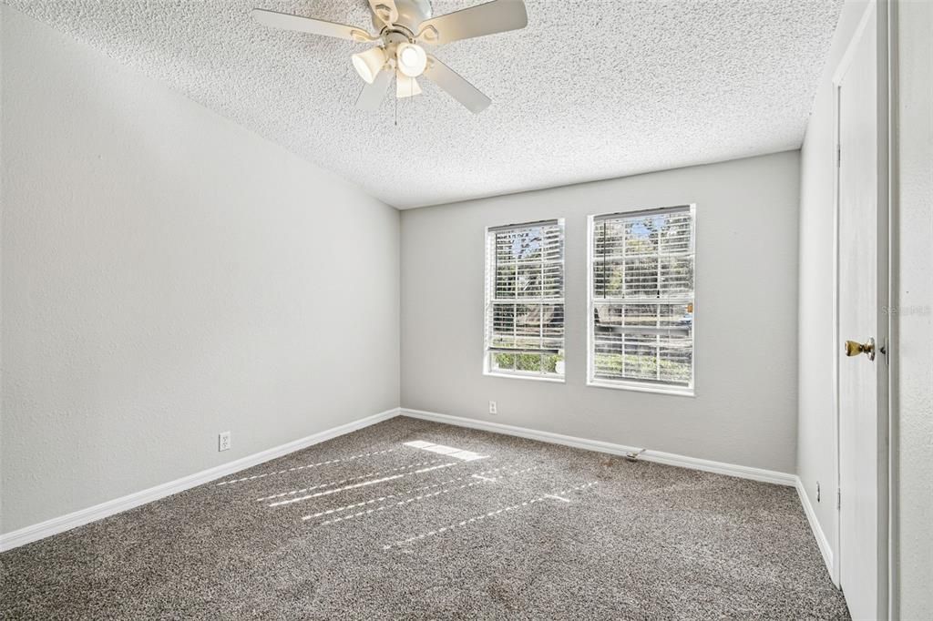 For Sale: $400,000 (4 beds, 2 baths, 1976 Square Feet)