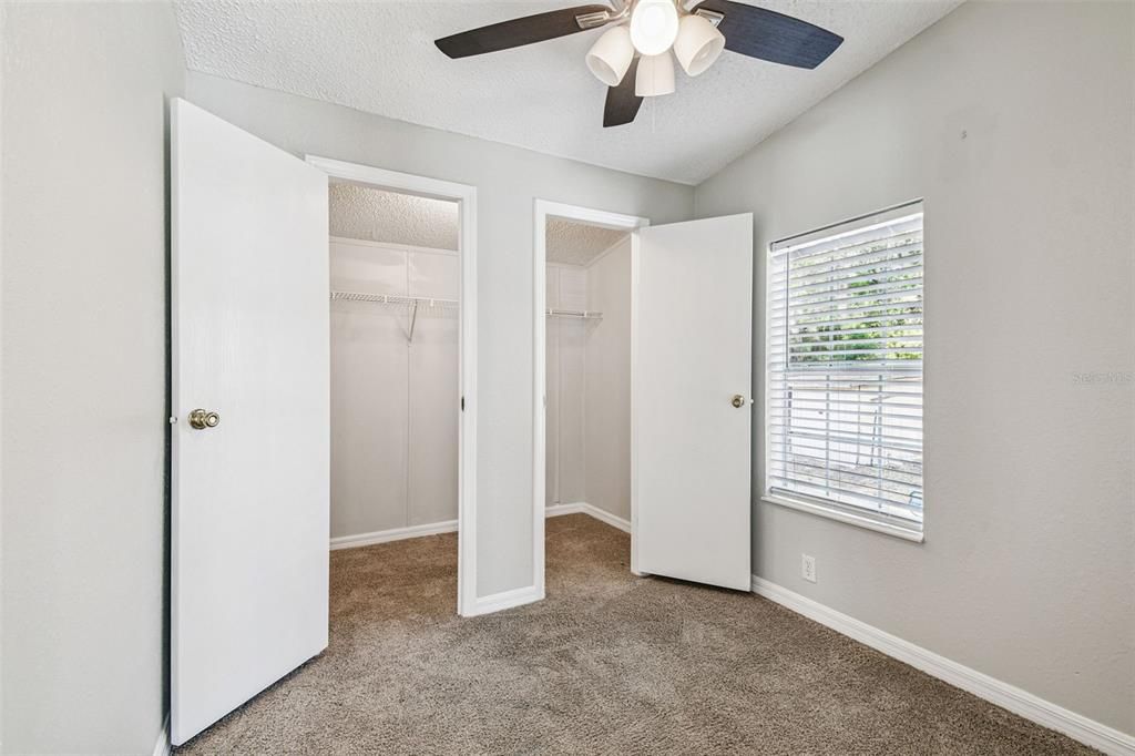 For Sale: $400,000 (4 beds, 2 baths, 1976 Square Feet)