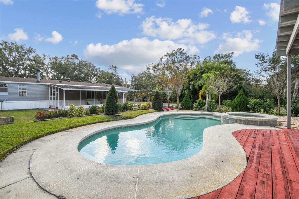 For Sale: $400,000 (4 beds, 2 baths, 1976 Square Feet)