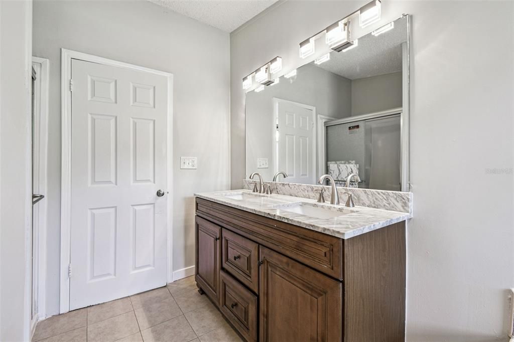 For Sale: $400,000 (4 beds, 2 baths, 1976 Square Feet)