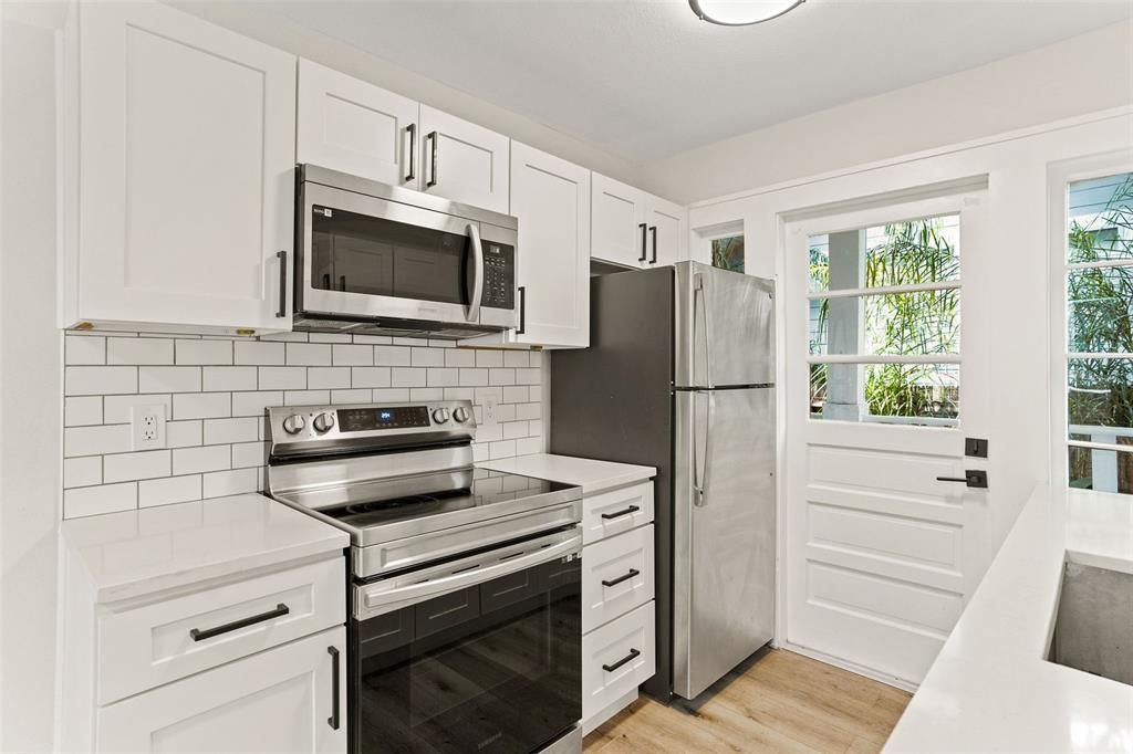 For Rent: $1,750 (2 beds, 1 baths, 650 Square Feet)