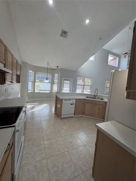 For Rent: $2,400 (4 beds, 2 baths, 2815 Square Feet)