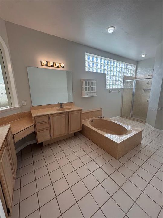 For Rent: $2,400 (4 beds, 2 baths, 2815 Square Feet)