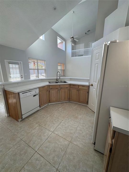 For Rent: $2,400 (4 beds, 2 baths, 2815 Square Feet)