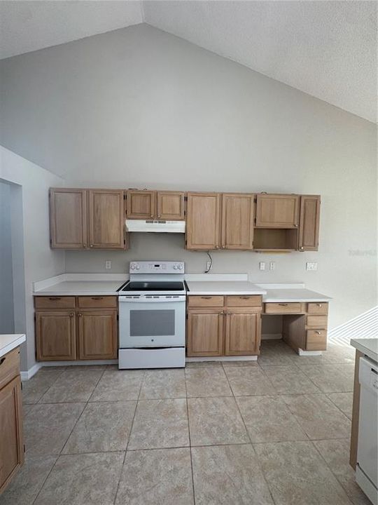 For Rent: $2,400 (4 beds, 2 baths, 2815 Square Feet)