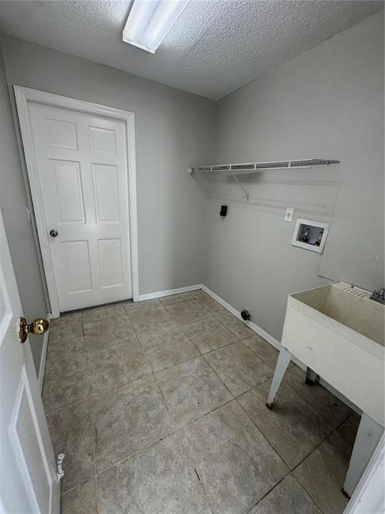 For Rent: $2,400 (4 beds, 2 baths, 2815 Square Feet)