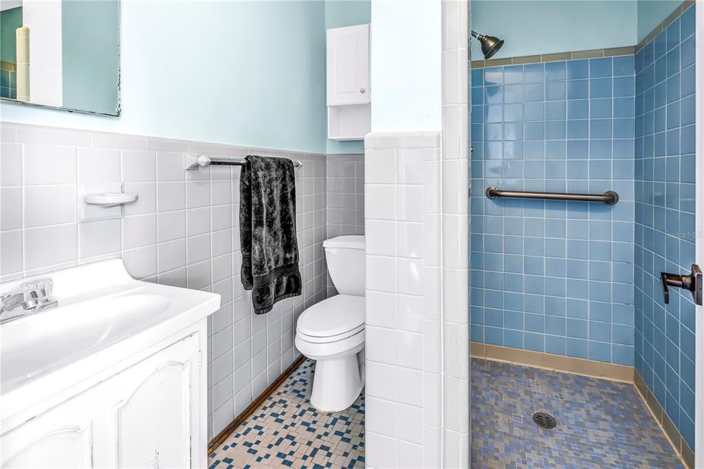 待售: $450,000 (2 贝兹, 2 浴室, 1730 平方英尺)