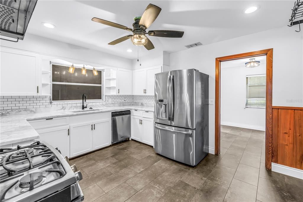 待售: $450,000 (2 贝兹, 2 浴室, 1730 平方英尺)