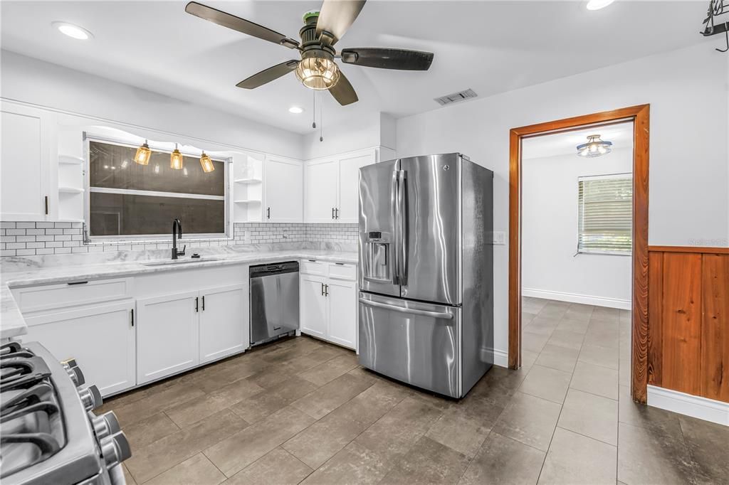 待售: $450,000 (2 贝兹, 2 浴室, 1730 平方英尺)