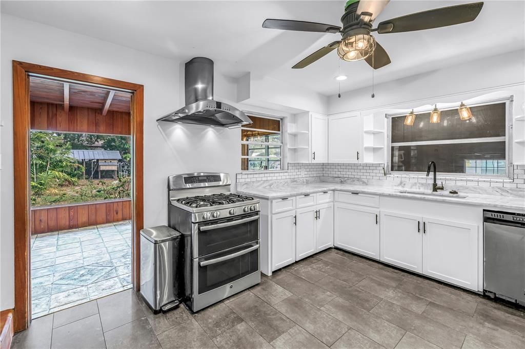 待售: $450,000 (2 贝兹, 2 浴室, 1730 平方英尺)