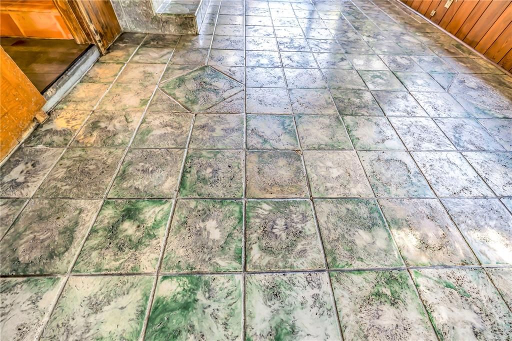 待售: $450,000 (2 贝兹, 2 浴室, 1730 平方英尺)