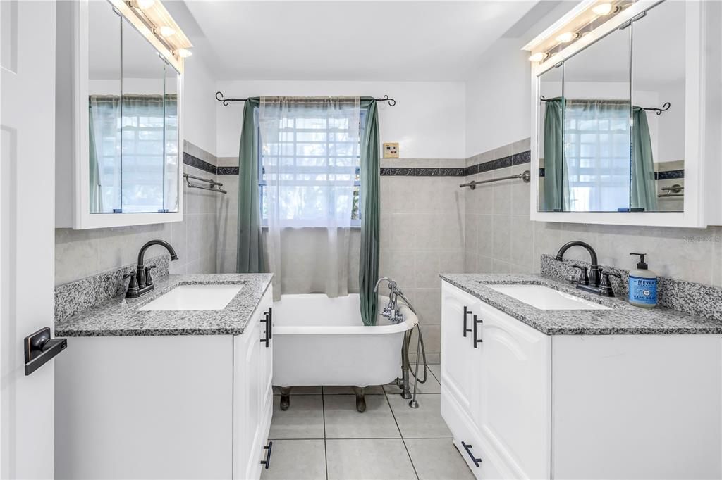 待售: $450,000 (2 贝兹, 2 浴室, 1730 平方英尺)