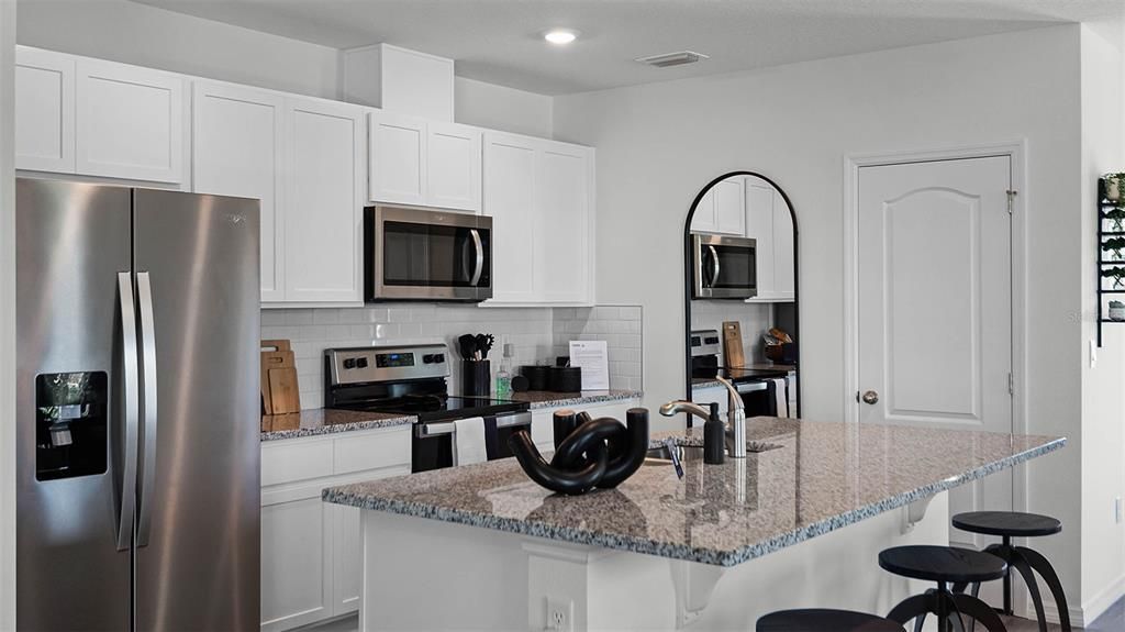 На продажу: $372,990 (3 спален, 2 ванн, 1816 Квадратных фут)