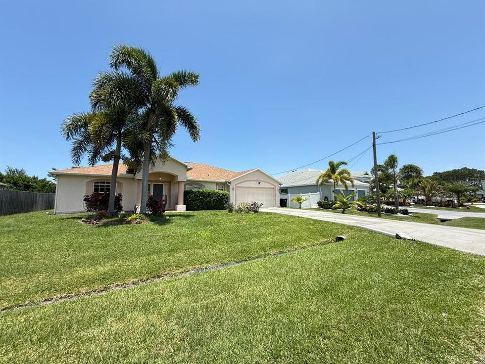 For Sale: $399,000 (3 beds, 2 baths, 2020 Square Feet)