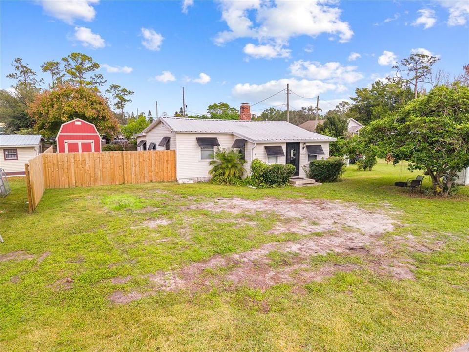 For Sale: $175,000 (1 beds, 1 baths, 696 Square Feet)