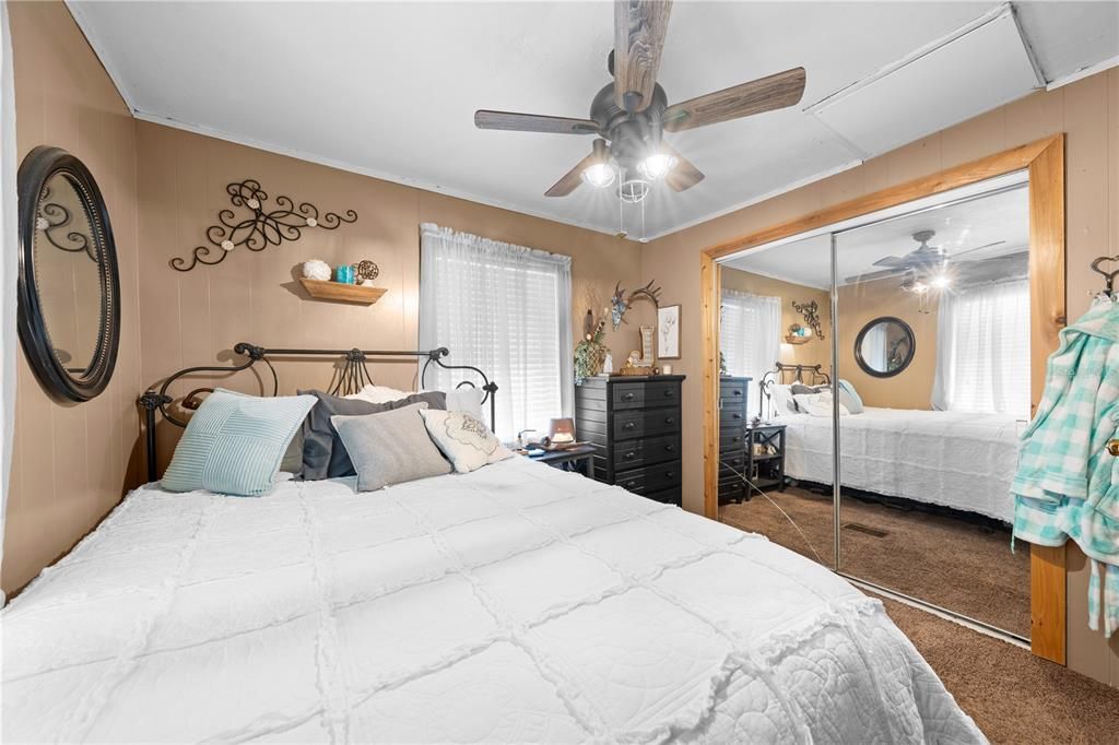 For Sale: $175,000 (1 beds, 1 baths, 696 Square Feet)