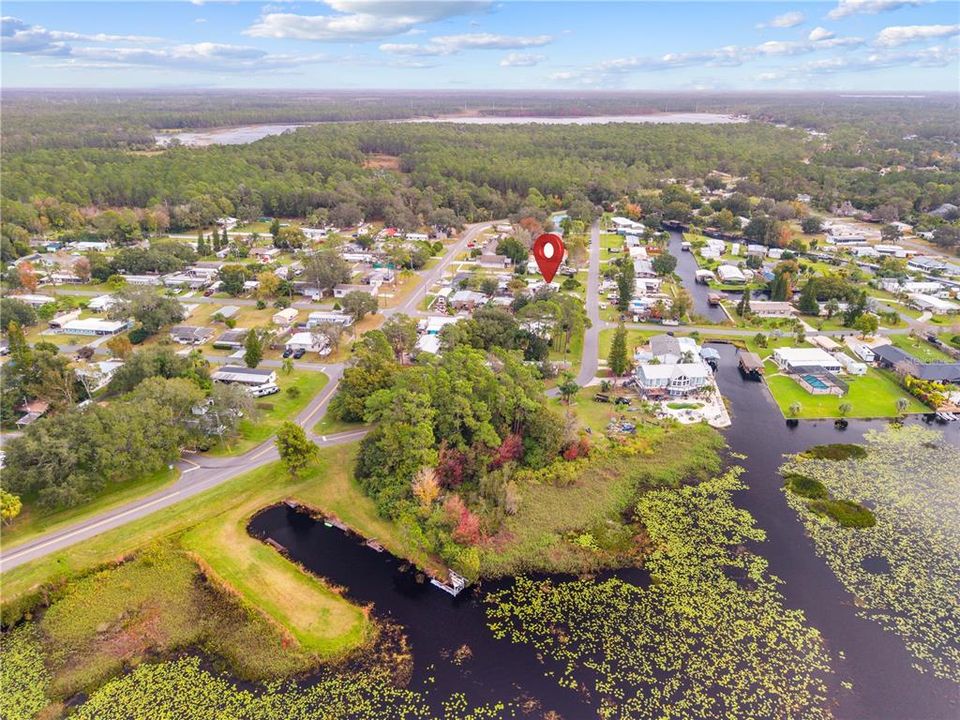 For Sale: $175,000 (1 beds, 1 baths, 696 Square Feet)