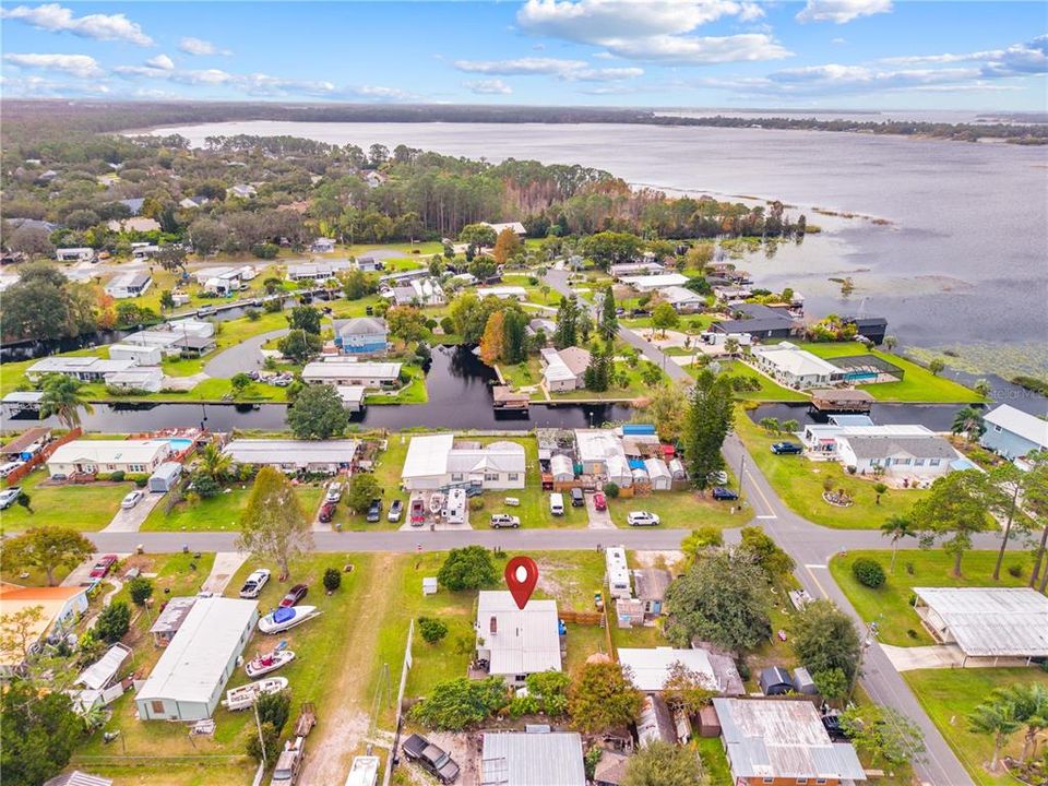 For Sale: $175,000 (1 beds, 1 baths, 696 Square Feet)