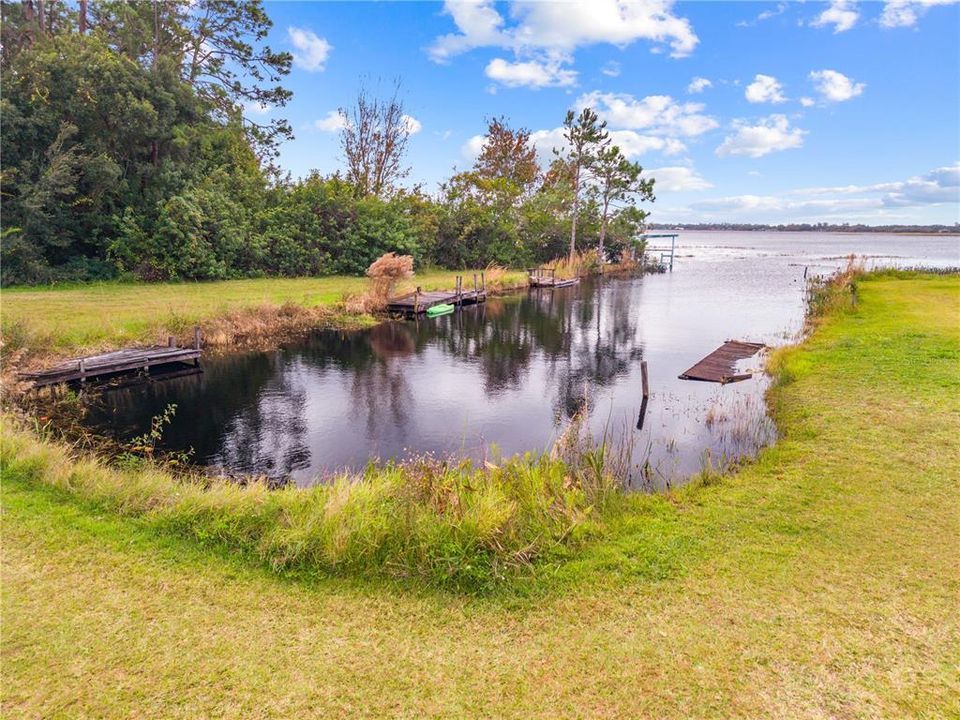 For Sale: $175,000 (1 beds, 1 baths, 696 Square Feet)