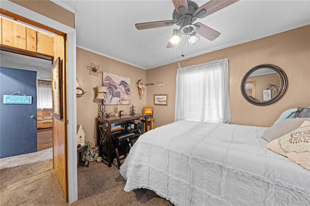 For Sale: $175,000 (1 beds, 1 baths, 696 Square Feet)