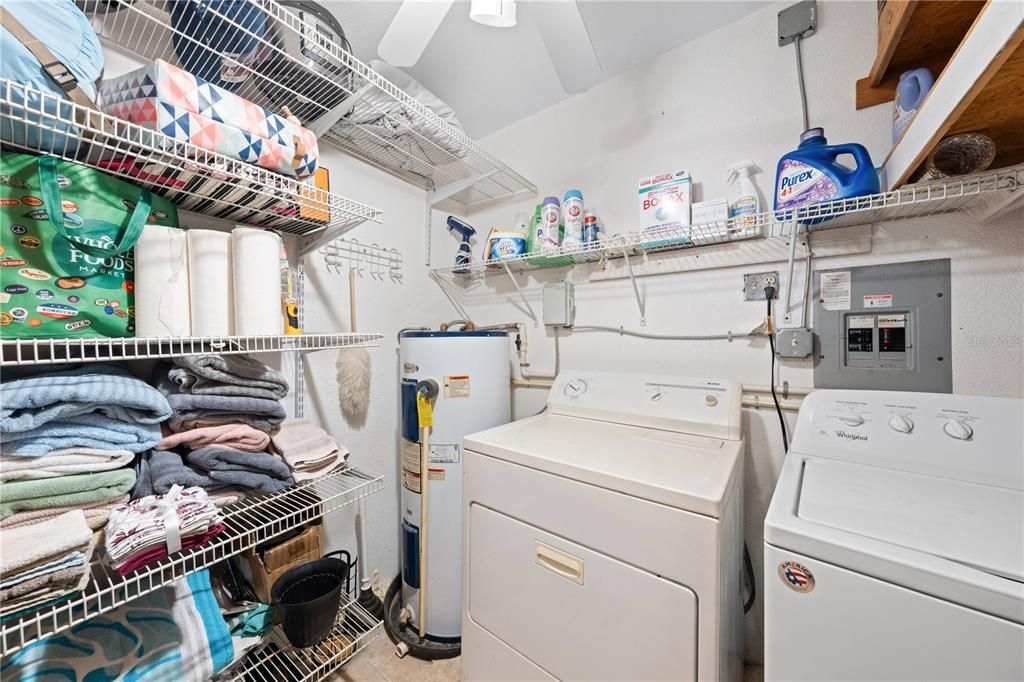 For Sale: $175,000 (1 beds, 1 baths, 696 Square Feet)