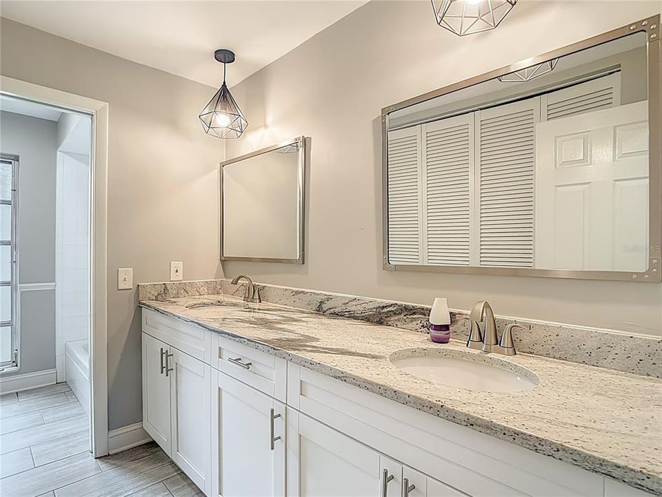 Под контрактом: $519,900 (3 спален, 2 ванн, 2220 Квадратных фут)