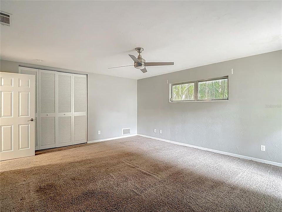 Под контрактом: $519,900 (3 спален, 2 ванн, 2220 Квадратных фут)