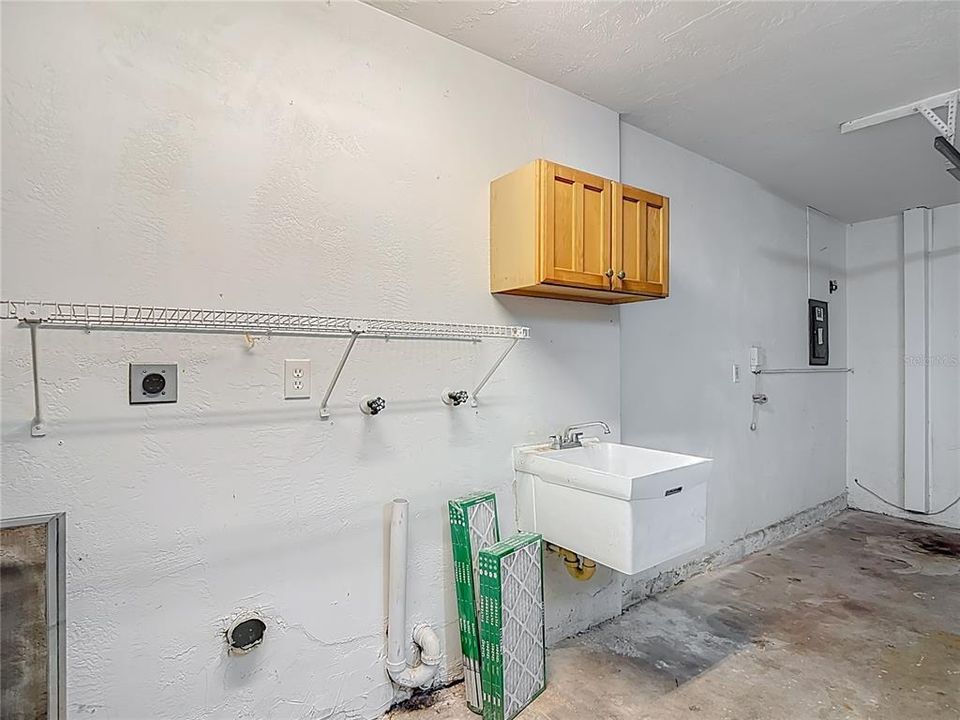 Под контрактом: $519,900 (3 спален, 2 ванн, 2220 Квадратных фут)