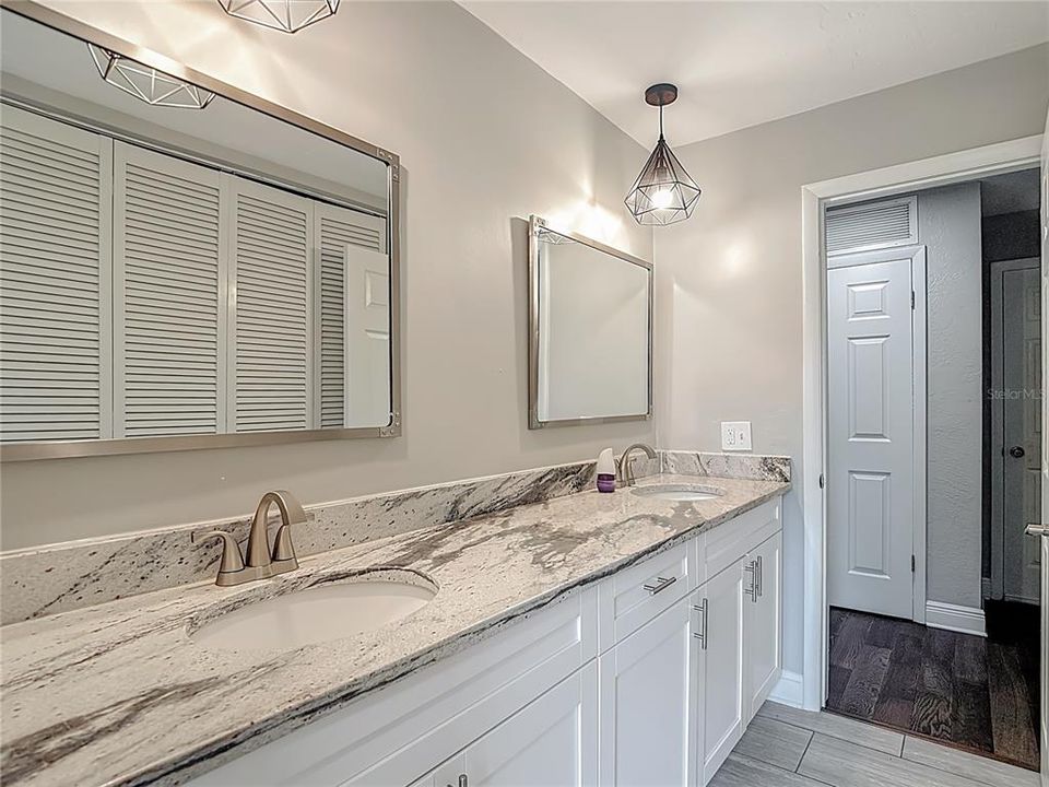 Под контрактом: $519,900 (3 спален, 2 ванн, 2220 Квадратных фут)