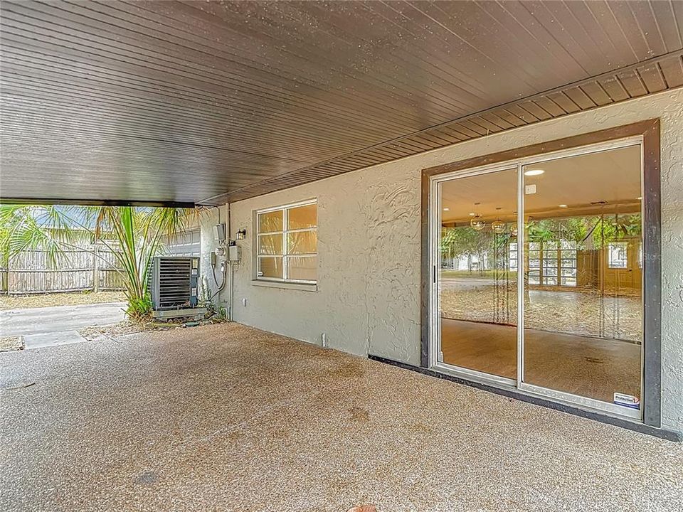 Под контрактом: $519,900 (3 спален, 2 ванн, 2220 Квадратных фут)