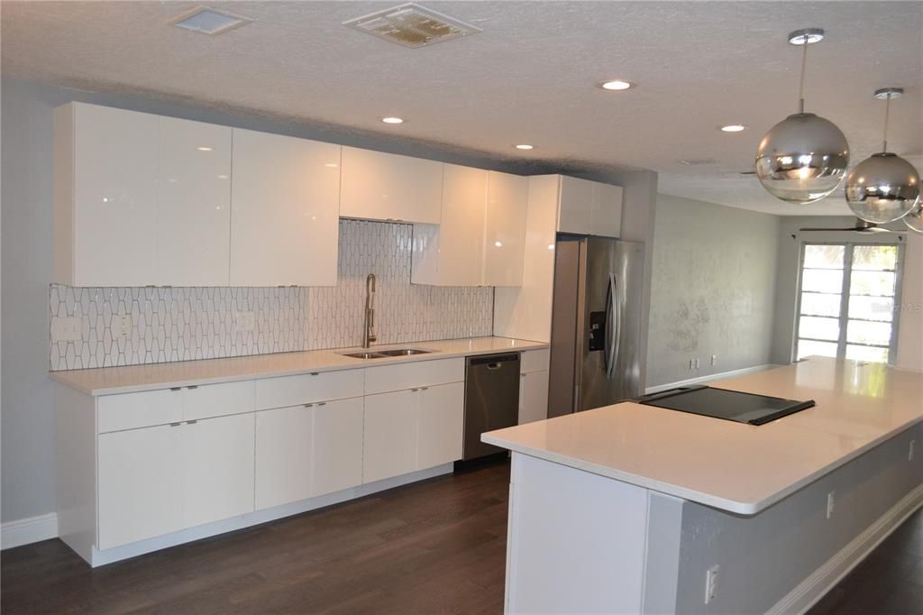 На продажу: $519,900 (3 спален, 2 ванн, 2220 Квадратных фут)