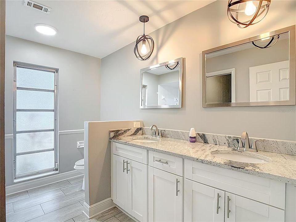 Под контрактом: $519,900 (3 спален, 2 ванн, 2220 Квадратных фут)